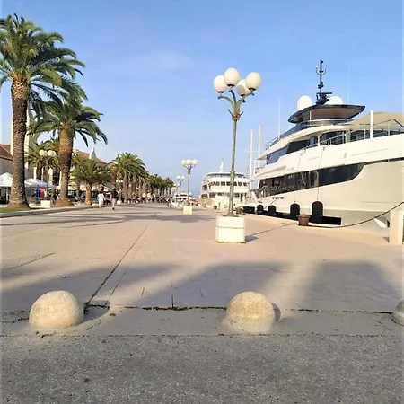 Apartment Viktoria - *