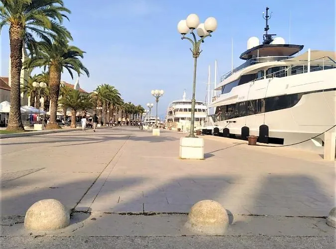 Apartment Viktoria - *